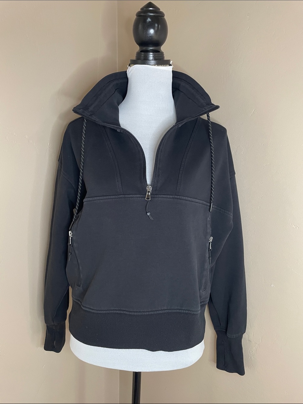 Old Navy Active women’s Dynamic Fleece 1/4 Zip, 
Black, Large